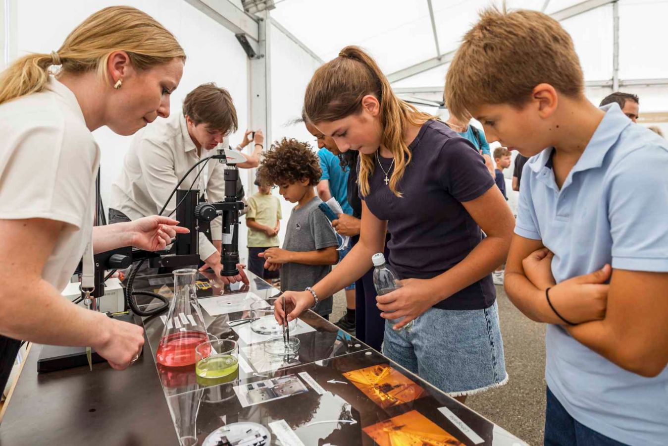 Selbst Hand anlegen konnten Kinder und Jugendliche bei der Startbahn 29, dem Experimentierlabor für junge Forschende im Innovationspark Zürich in Dübendorf.